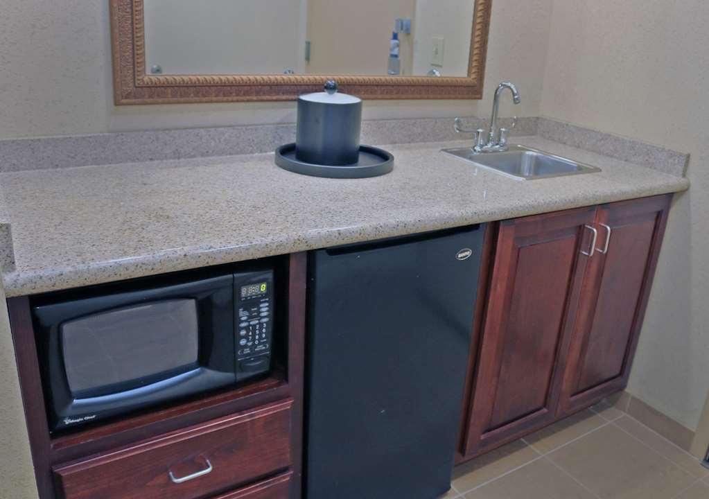 Hampton Inn & Suites Norfolk-Airport Værelse billede