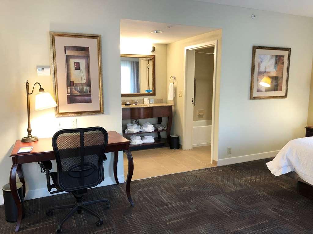 Hampton Inn & Suites Norfolk-Airport Værelse billede