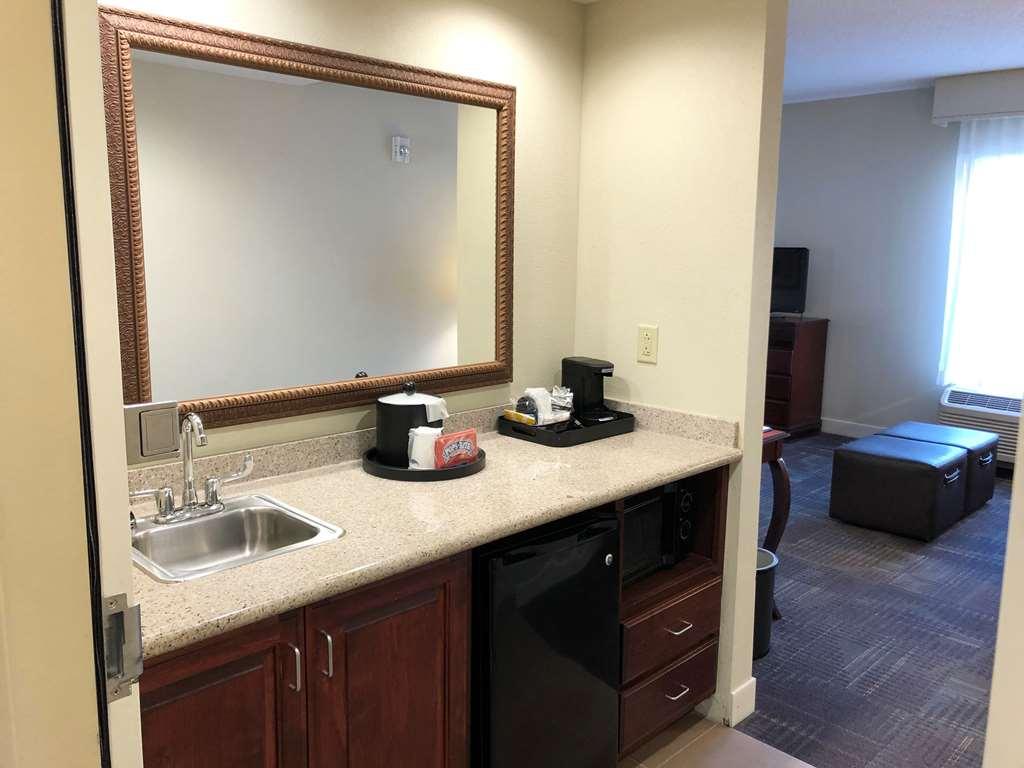 Hampton Inn & Suites Norfolk-Airport Værelse billede