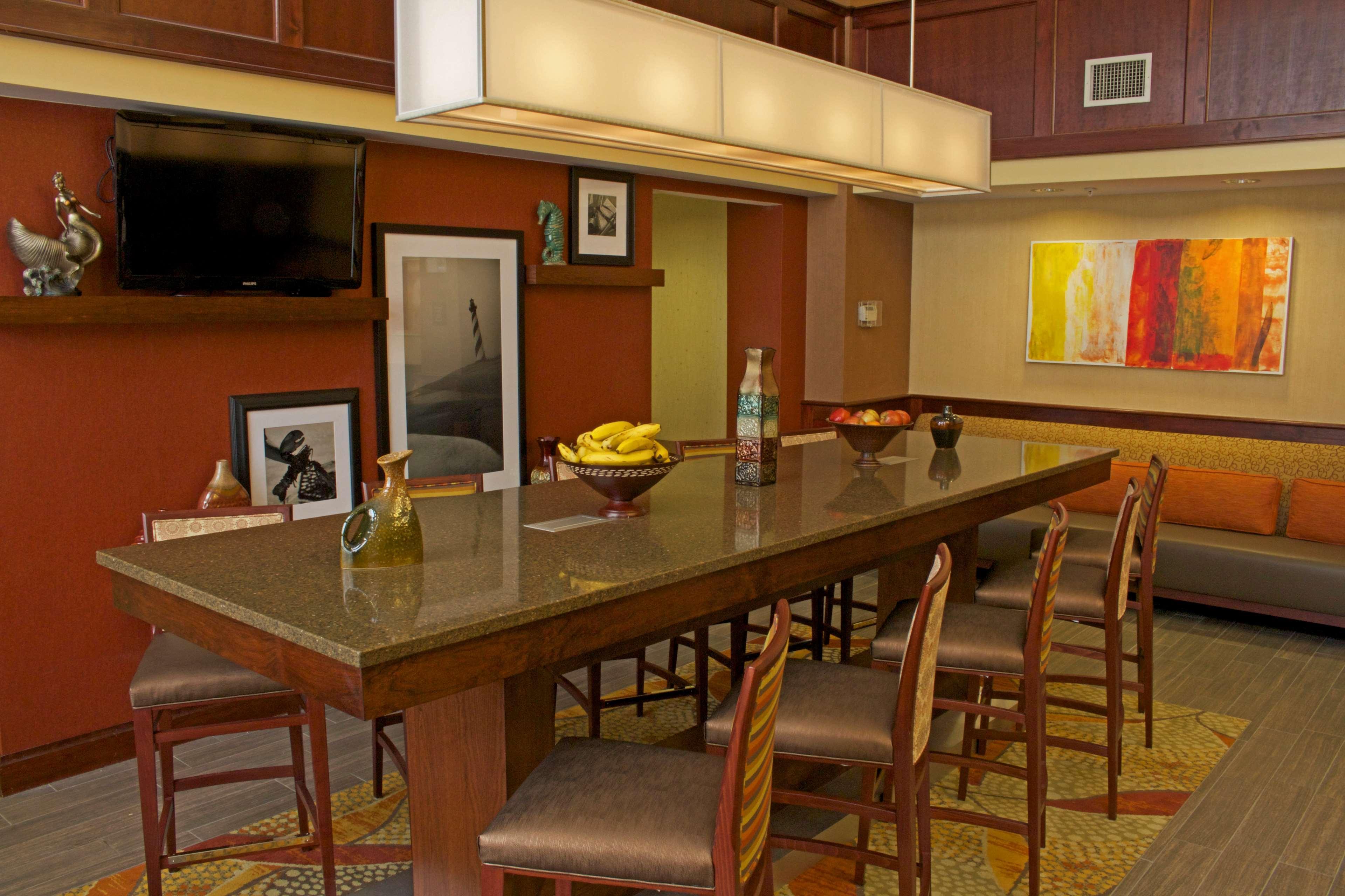 Hampton Inn & Suites Norfolk-Airport Eksteriør billede