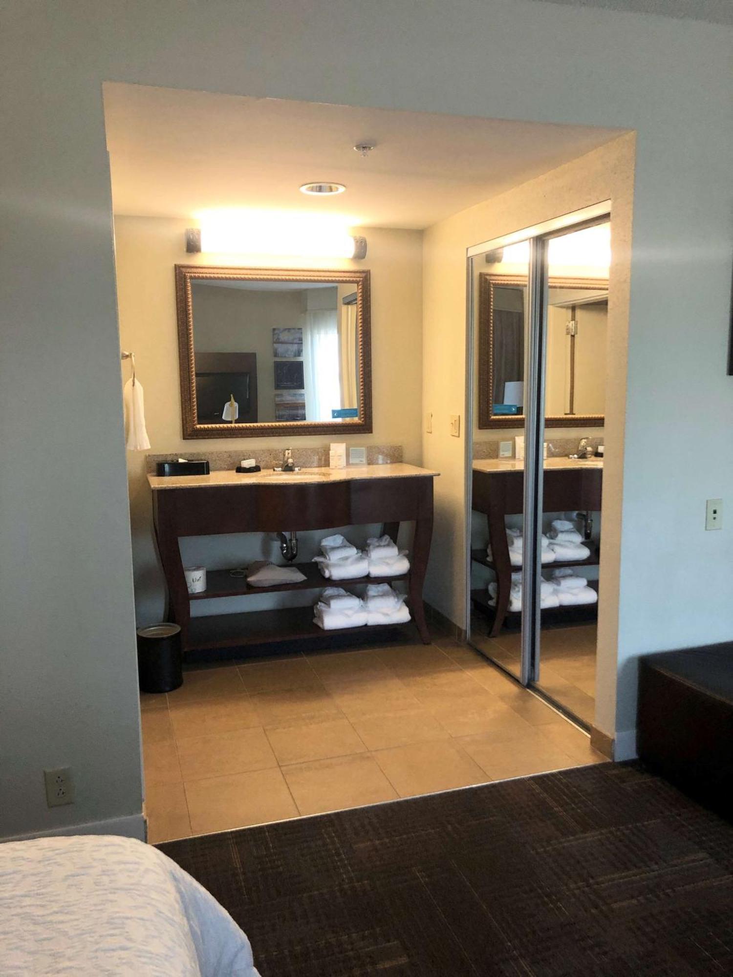 Hampton Inn & Suites Norfolk-Airport Eksteriør billede