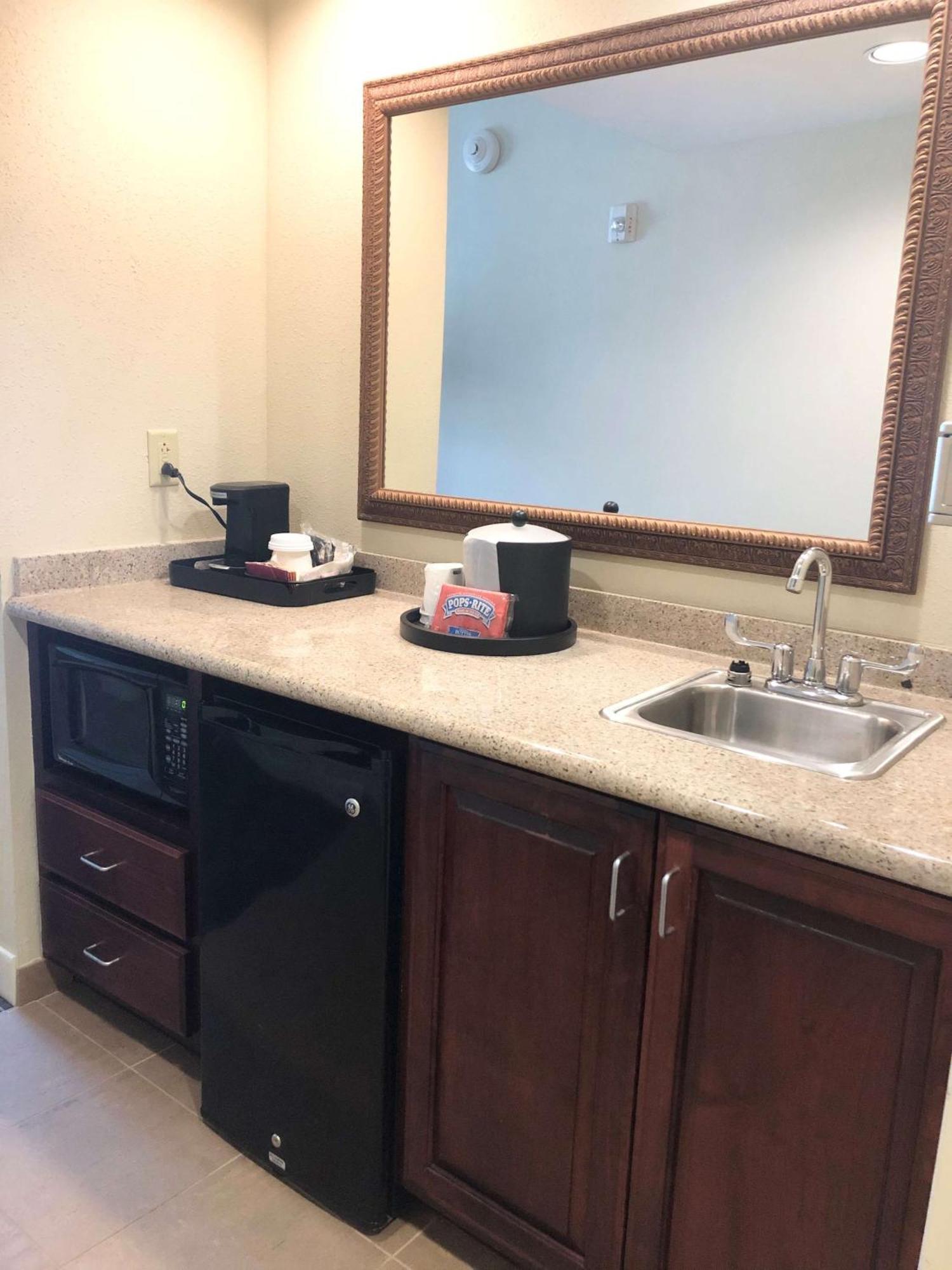 Hampton Inn & Suites Norfolk-Airport Eksteriør billede