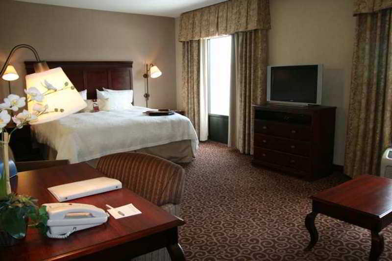 Hampton Inn & Suites Norfolk-Airport Værelse billede